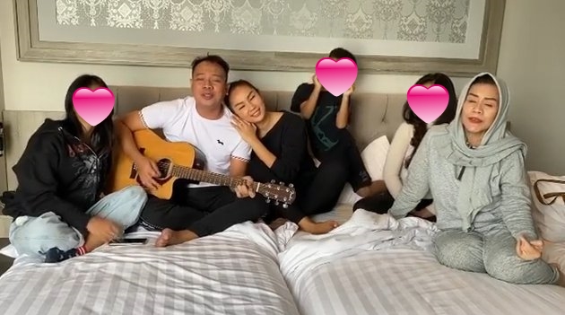 10 Momen Kalina Ocktaranny bareng keluarga Vicky, makin hangat & akrab