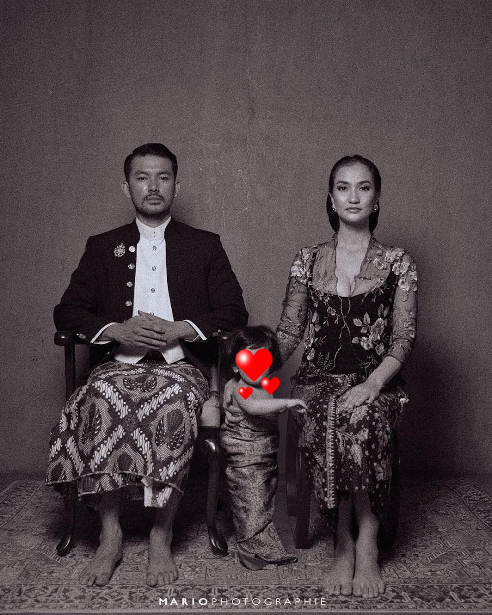 Pemotretan 8 keluarga seleb usung adat Jawa, klasik banget