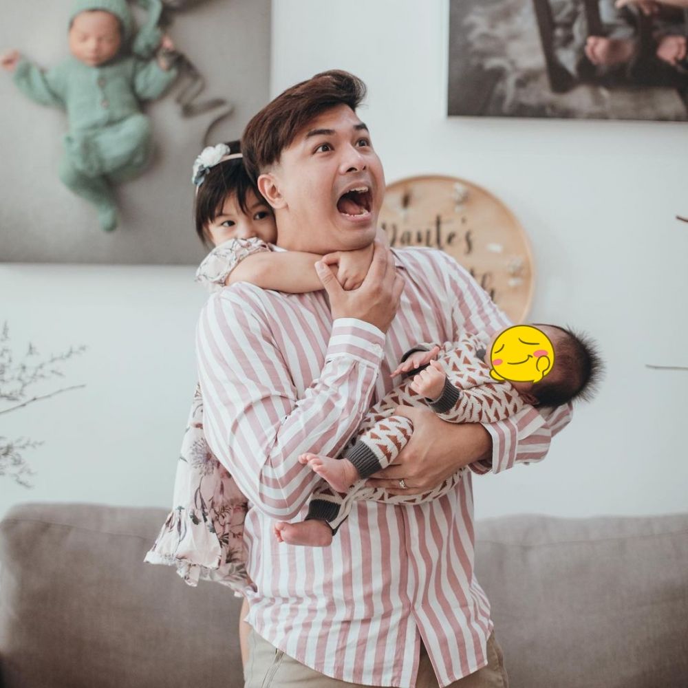 10 Momen perayaan satu bulan anak kedua Chelsea Olivia & Glenn, meriah