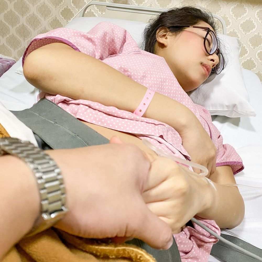 10 Momen persalinan Abel Cantika, penuh cerita haru