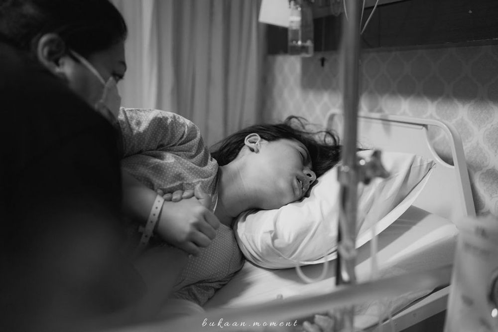 10 Momen persalinan Abel Cantika, penuh cerita haru