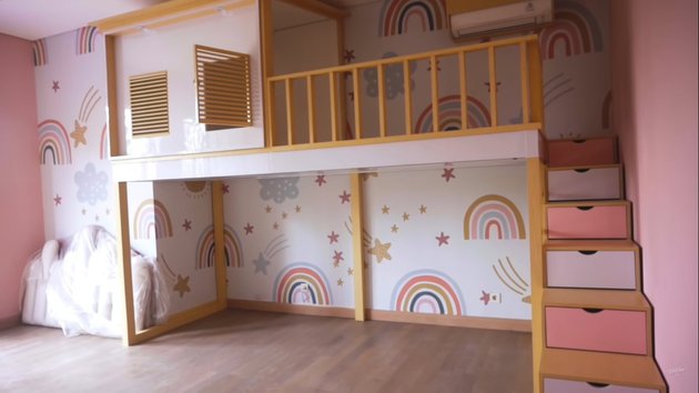 8 Potret kamar anak Nisya Ahmad, punya dua 'lantai'