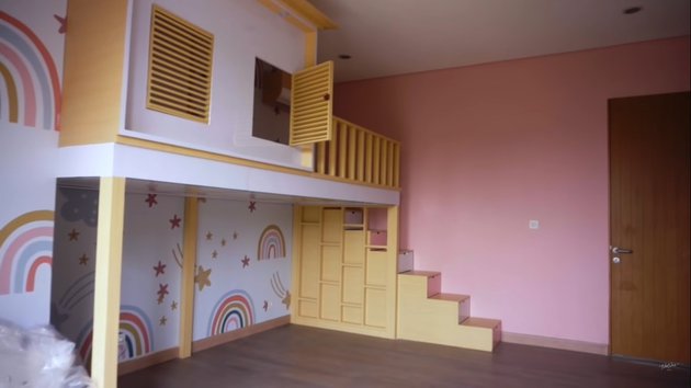 8 Potret kamar anak Nisya Ahmad, punya dua 'lantai'
