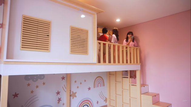 8 Potret kamar anak Nisya Ahmad, punya dua 'lantai'