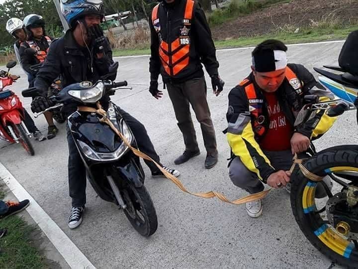 10 Solusi nyeleneh ala pengguna motor ini bikin tepuk jidat