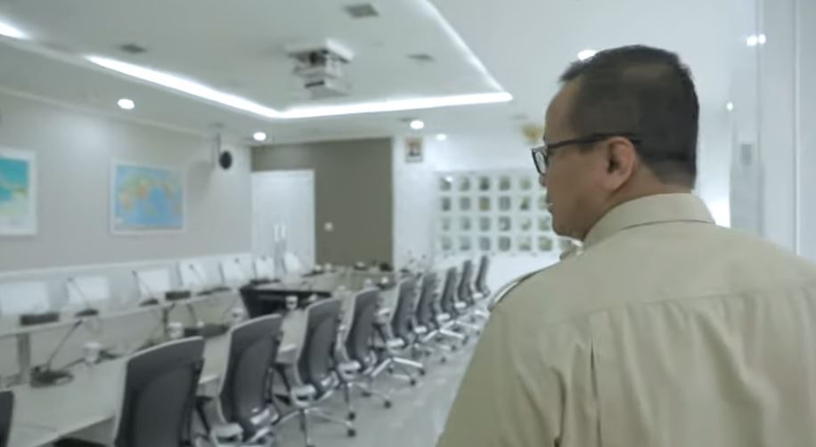 10 Potret ruang kerja Menteri KKP Edhy Prabowo, hiasannya unik