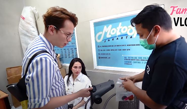 10 Momen Ussy dapat Vespa dari suami, mirip kepunyaan Justin Bieber