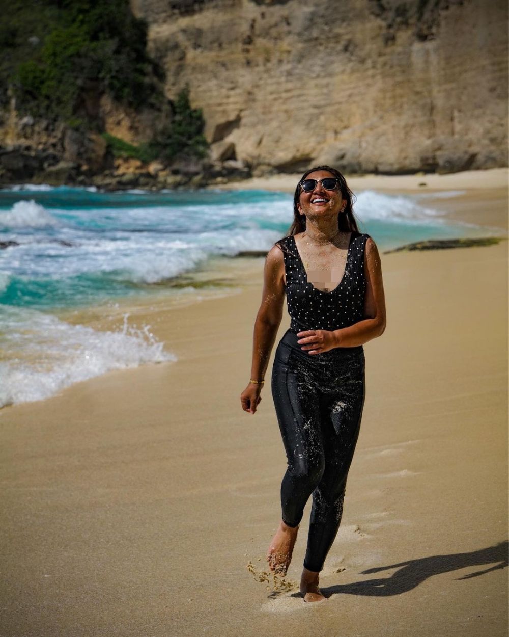8 Potret Ashanty dengan kulit tanned di pantai Bali, jadi sorotan