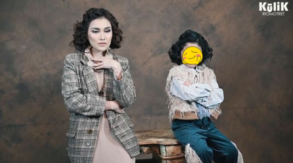 10 Pemotretan terbaru Ayu Ting Ting tema klasik, bajunya bikin salfok