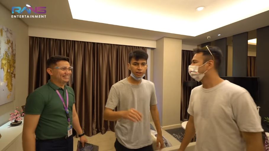10 Momen Raffi Ahmad ajak kembarannya ke apartemen, bakal dibayarin DP