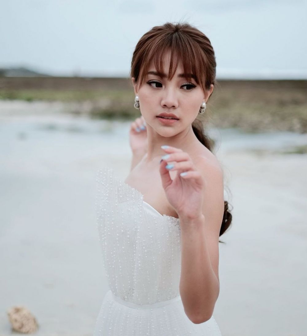 10 Gaya pemotretan Steffy eks Cherrybelle, ada yang di bawah laut