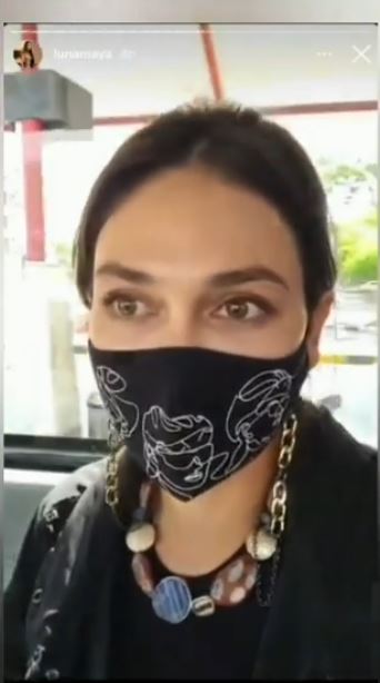 8 Momen Luna Maya pertama kali naik bus di Bali, bahagia dan terharu