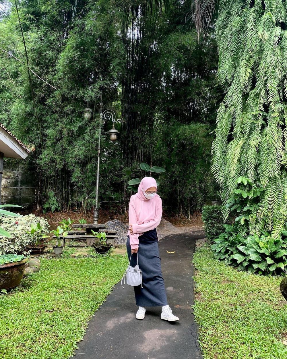 10 Potret Kartika Ayu, ibu mertua Sherina yang gayanya bak anak muda