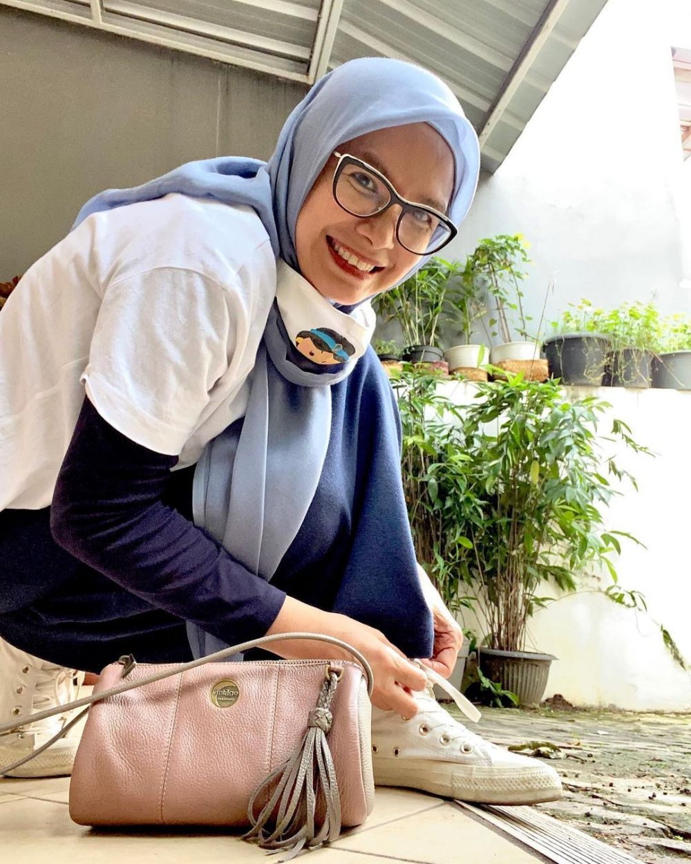 10 Potret Kartika Ayu, ibu mertua Sherina yang gayanya bak anak muda