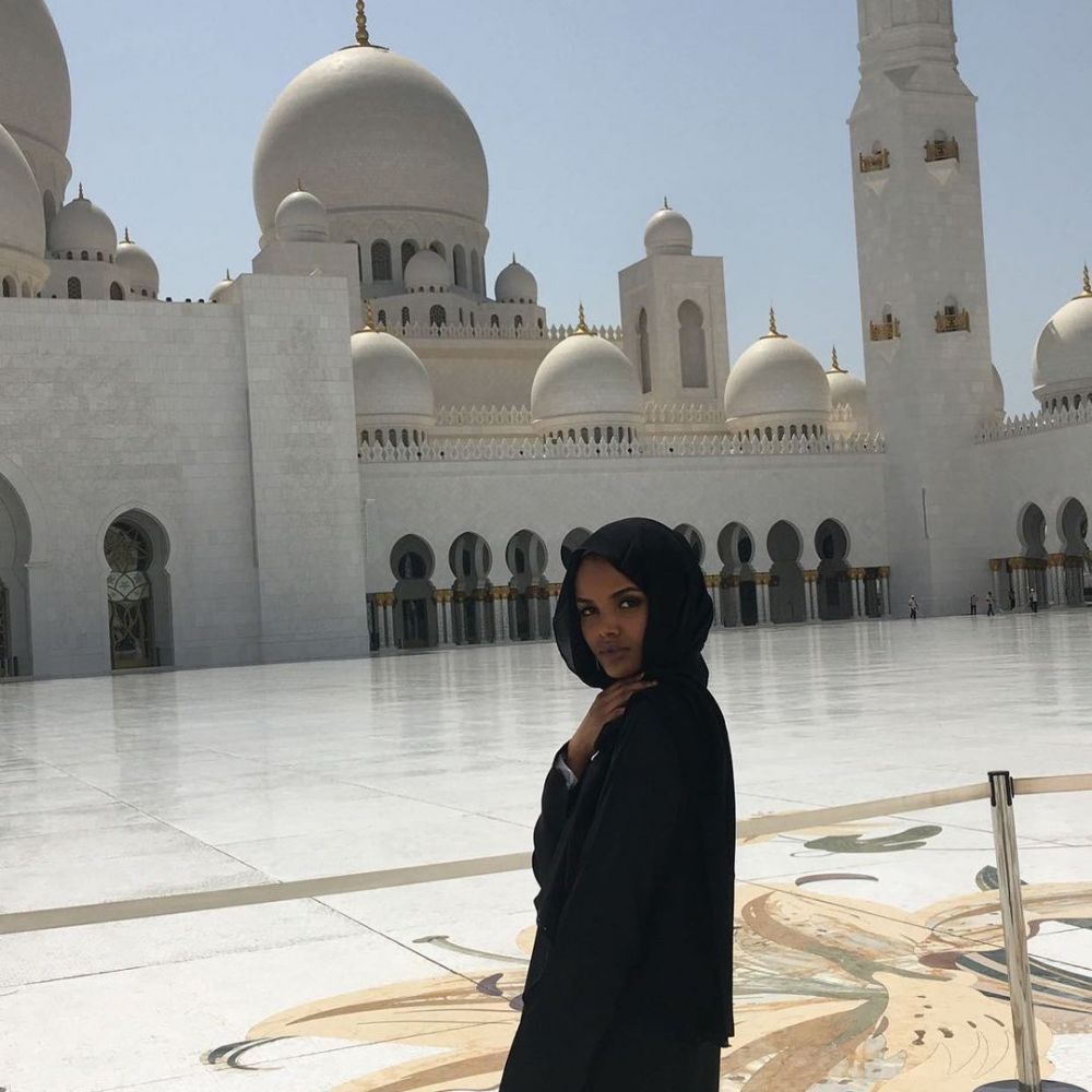 10 Potret Halima Aden, model yang pilih pensiun demi dalami agama