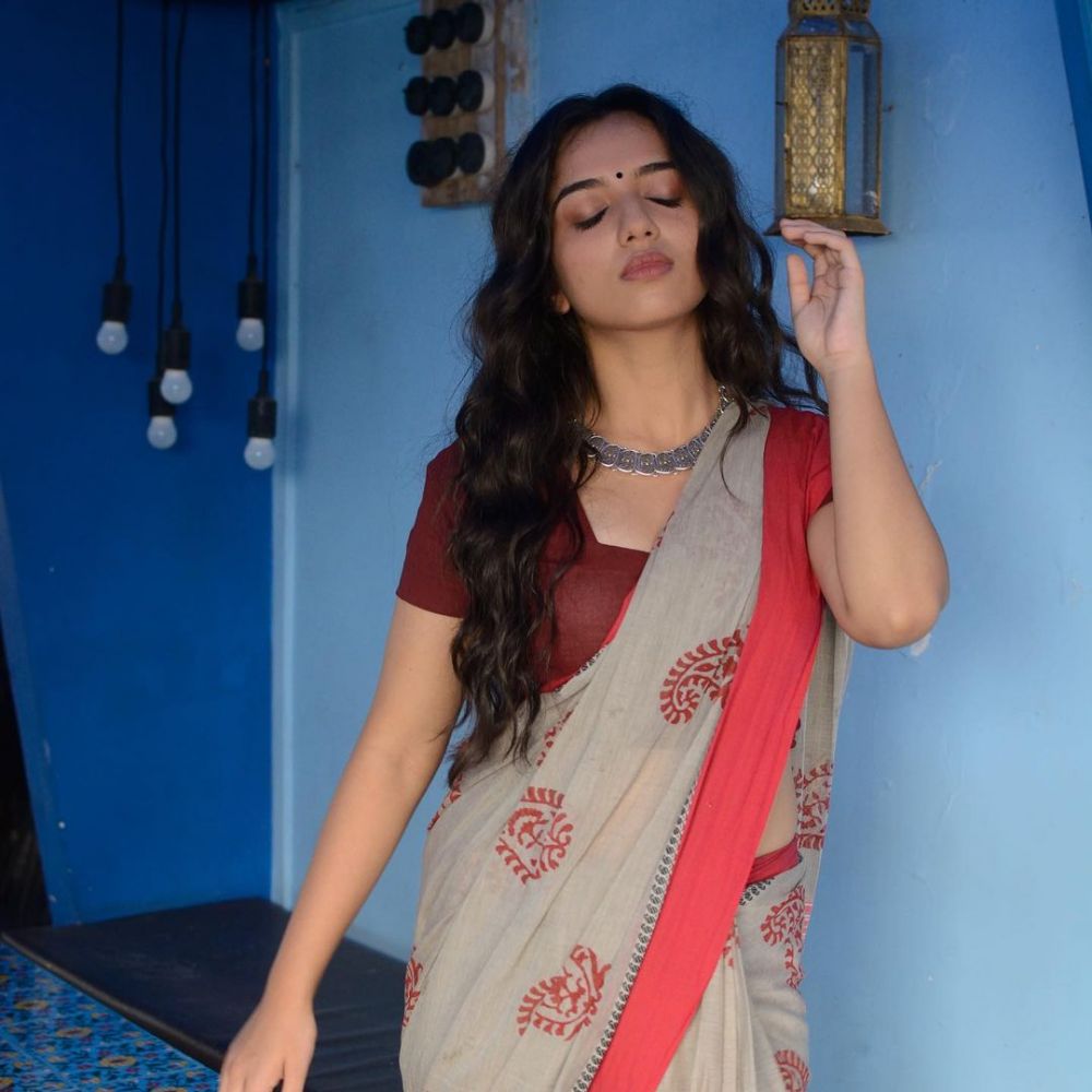 10 Potret terbaru Ajun pemain film Kabhi Alvida Naa Kehna, manglingi