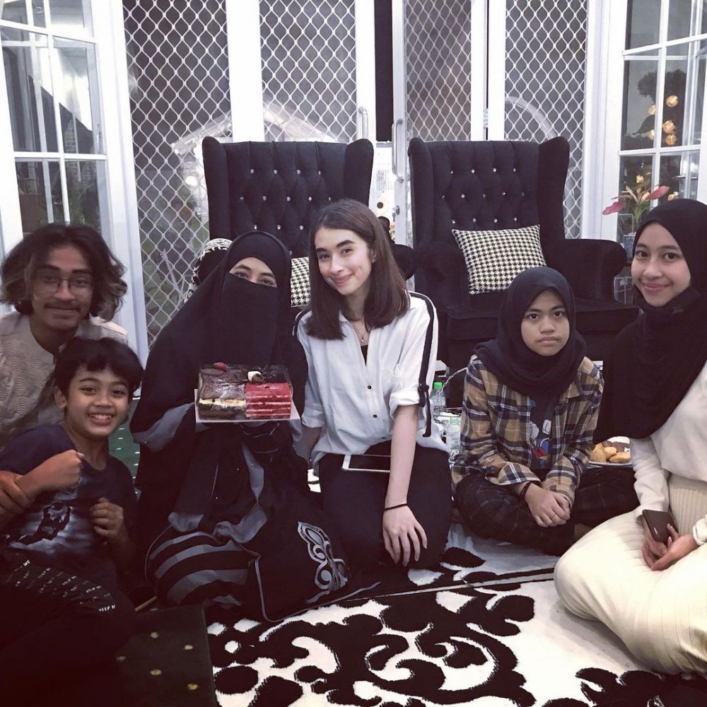8 Momen ulang tahun Ummi Pipik ke-43, Nadia Raisya ikut hadir