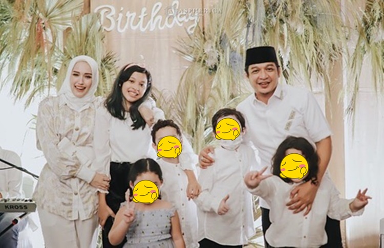 10 Potret pesta ultah Pasha Ungu ke-41, hiasan kue curi perhatian