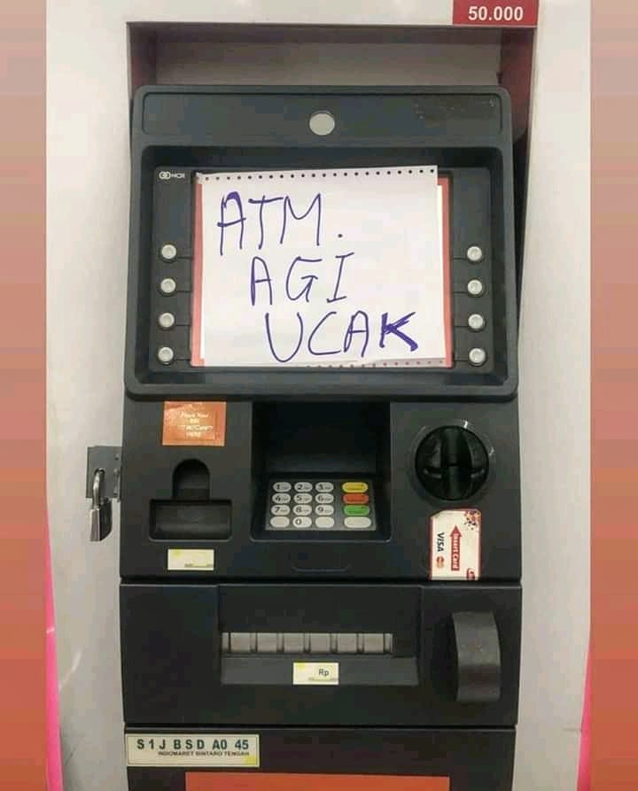 20 Tulisan lucu di ATM rusak ini bikin orang bikin nyengir lebar