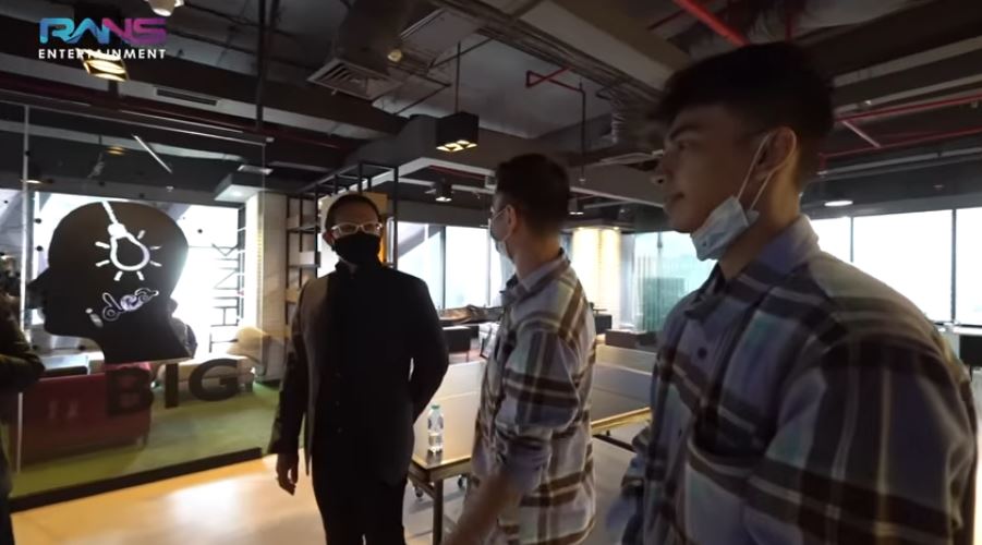 10 Momen Raffi Ahmad kenalkan Dimas ke bos televisi, ditawari kontrak