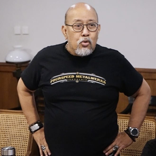 Pesona 10 seleb dengan rambut botak, Indra Bruggman bikin pangling