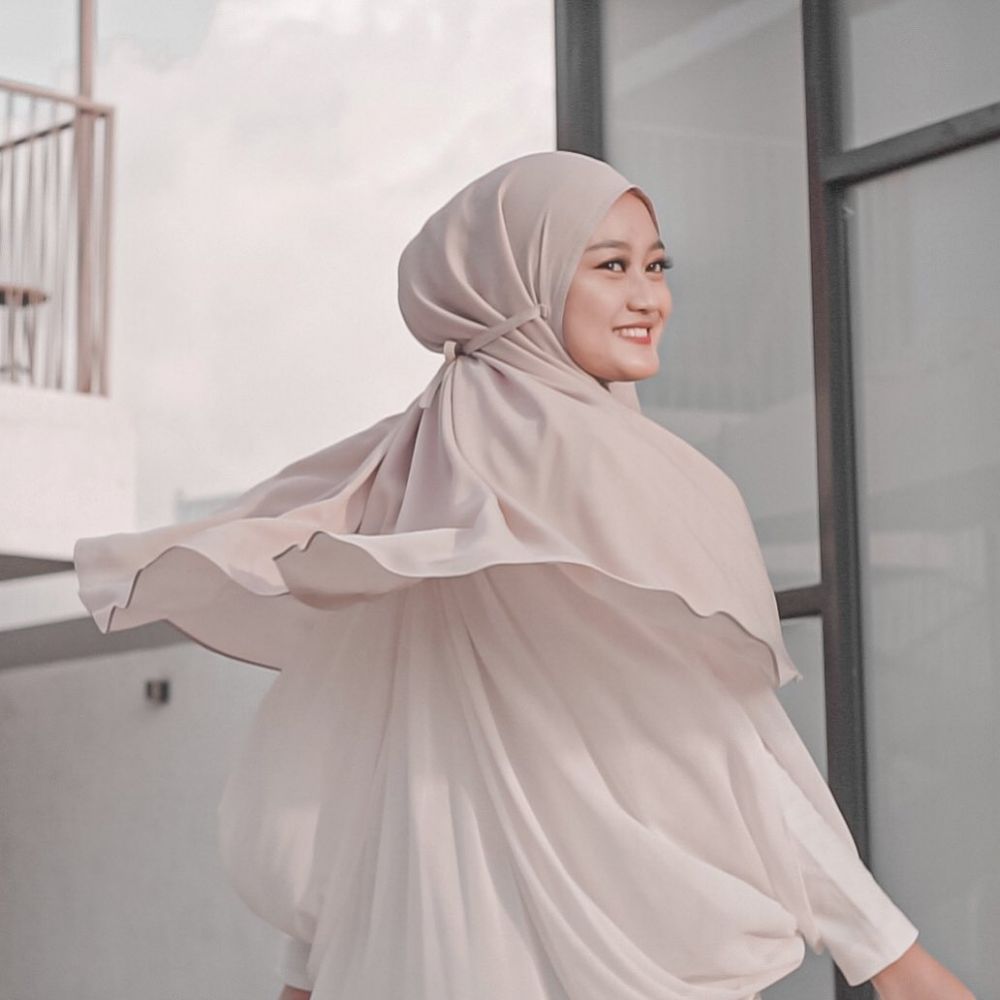 8 Pesona Reyna, cewek yang disebut Rey Mbayang mirip Dinda Hauw