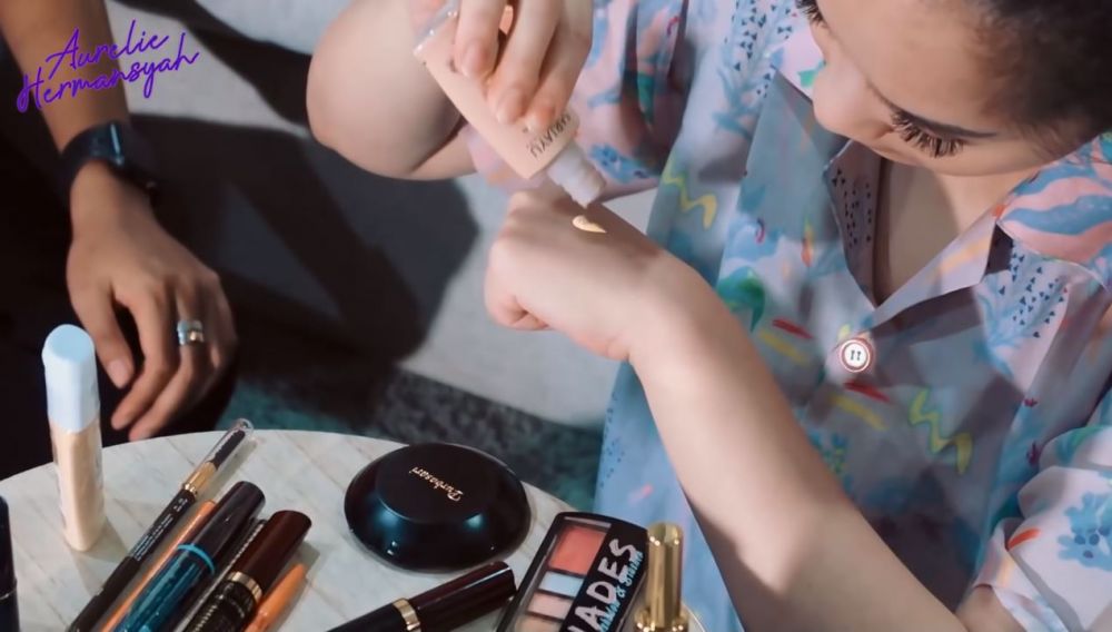 10 Potret Nagita Slavina coba dandan pakai makeup murah, panen pujian