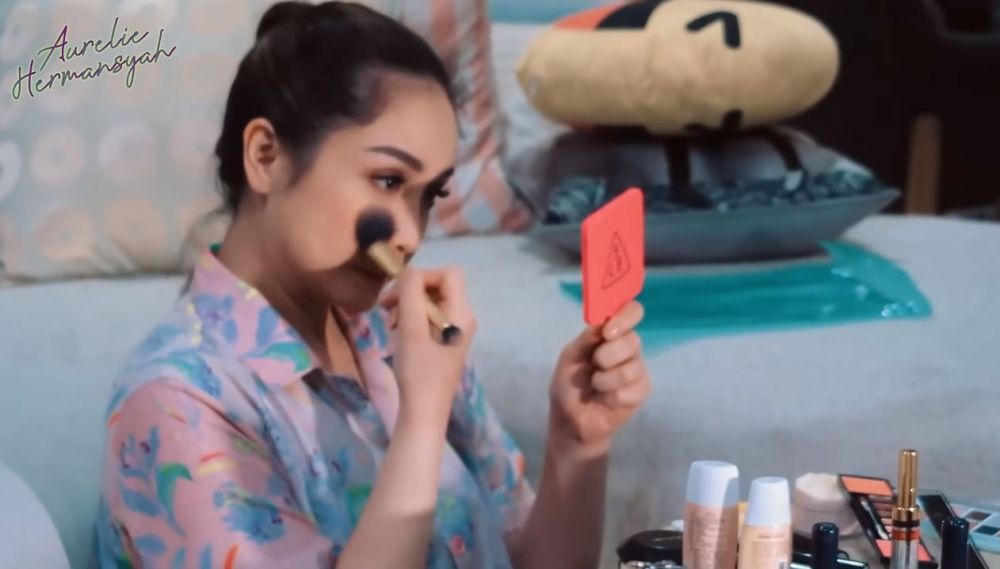 10 Potret Nagita Slavina coba dandan pakai makeup murah, panen pujian