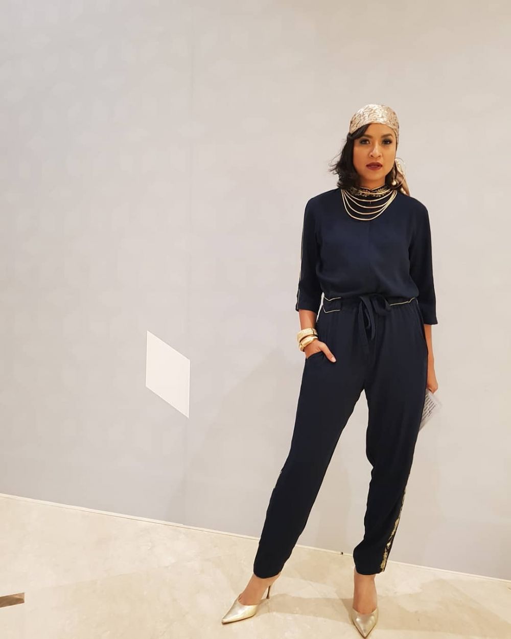 10 Gaya keseharian Sari Nila mama Arya Saloka di Ikatan Cinta, stylish