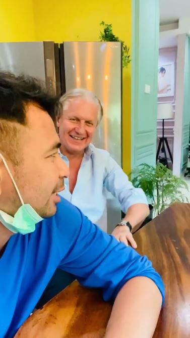8 Momen kocak Raffi Ahmad ngomong pakai bahasa Inggris, jadi sorotan