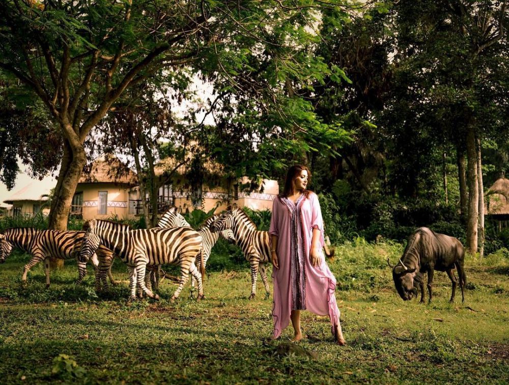 10 Gaya pemotretan Ashanty dengan hewan ini bak lukisan