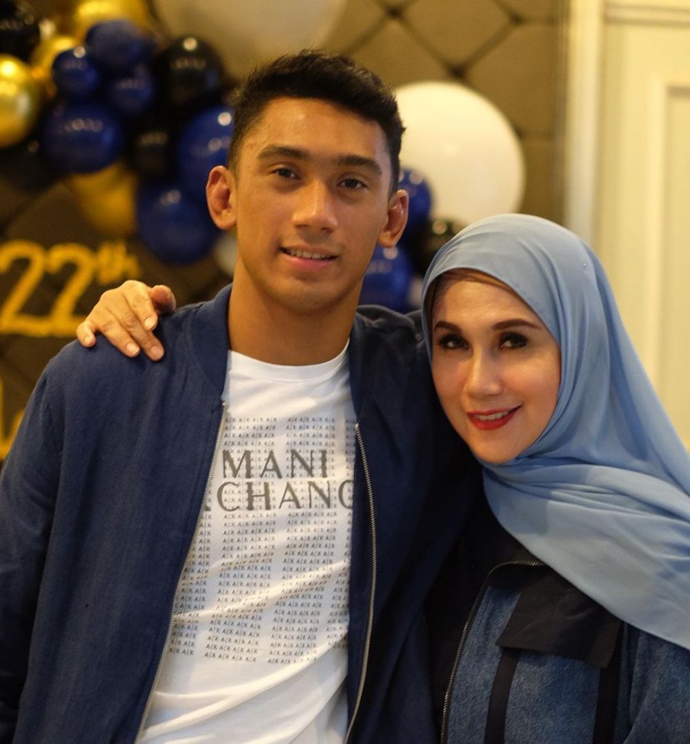 10 Momen perayaan ultah Daffa Wardhana, dirayakan bersama keluarga