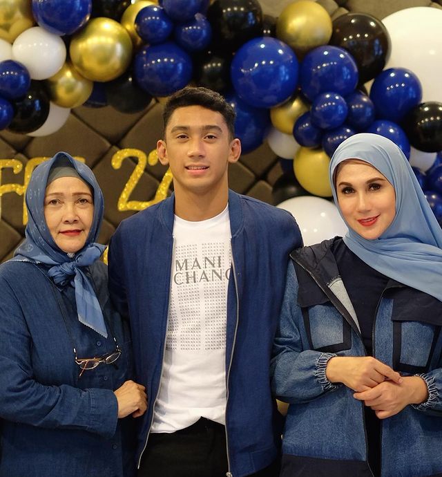 10 Momen perayaan ultah Daffa Wardhana, dirayakan bersama keluarga