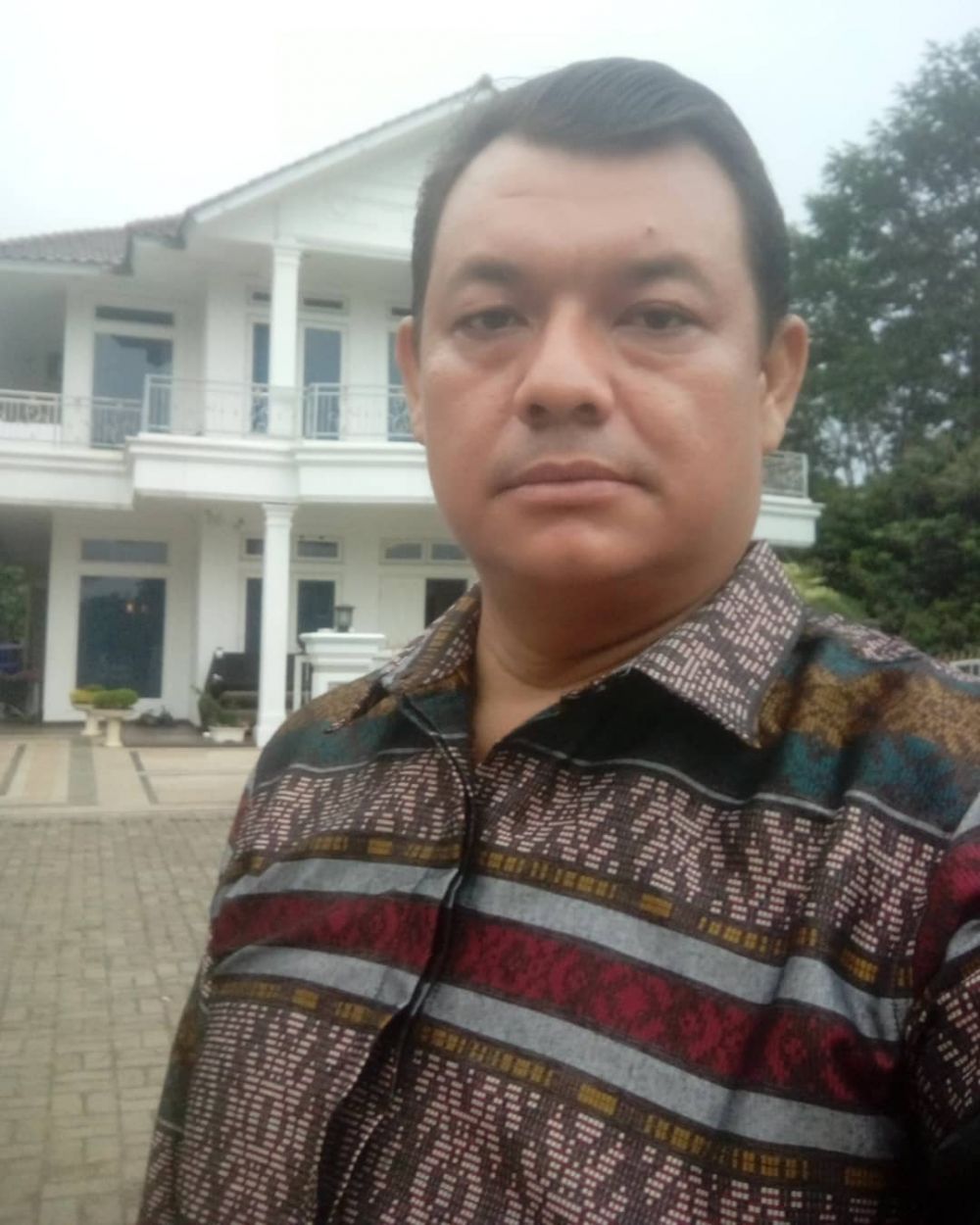 10 Gaya keseharian Alex Jonson, pria langganan jadi dokter di sinetron