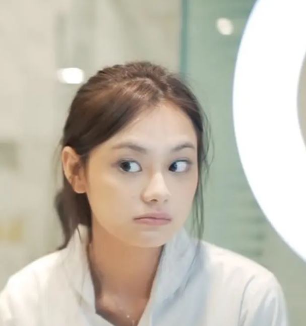 Disebut mirip Jennie Blackpink, ini 8 pesona Gege Elisa tanpa makeup