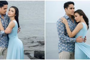 8 Gaya pemotretan Angela Gilsha & Mischa di pantai, romantis