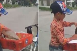 Bocah kelas 3 SD kayuh sepeda 18 km jualan gorengan, bikin salut