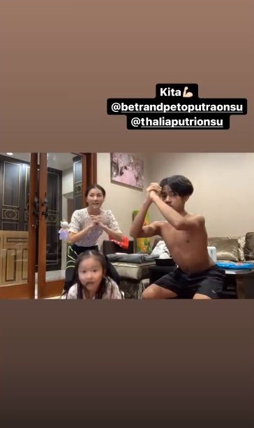 7 Potret Betrand Peto berperut sixpack usia di 15 tahun, tuai pujian