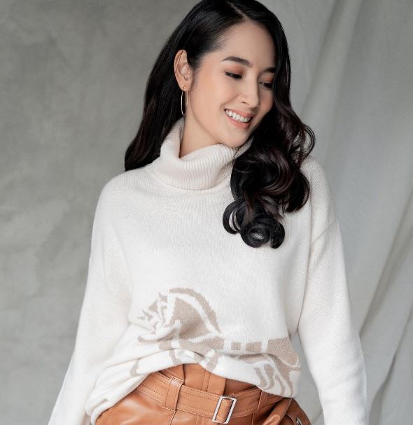 7 Potret Niken Anjani pamer baby bump anak pertama, makin stunning