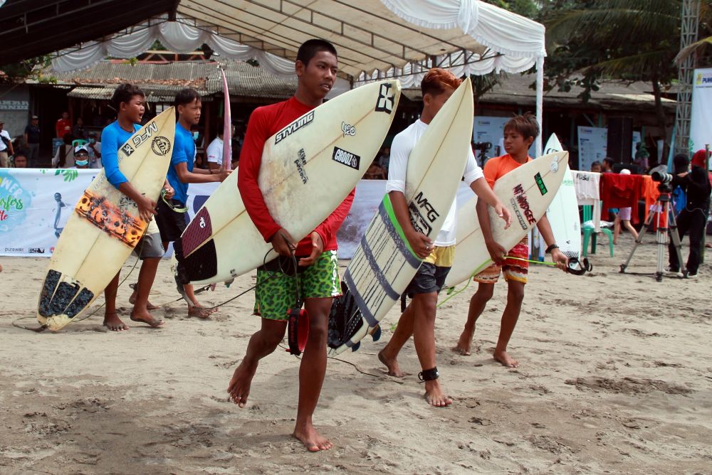 Surfing bisa jadi sport education, kejar prestasi sambil rekreasi
