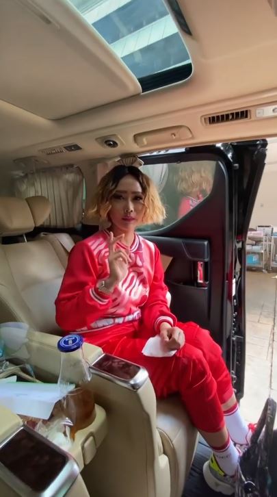 10 Momen Inul Daratista tes swab di dalam mobil mewahnya, jadi sorotan