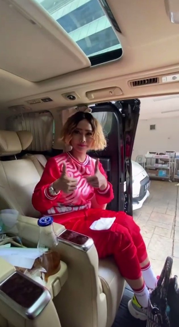 10 Momen Inul Daratista tes swab di dalam mobil mewahnya, jadi sorotan
