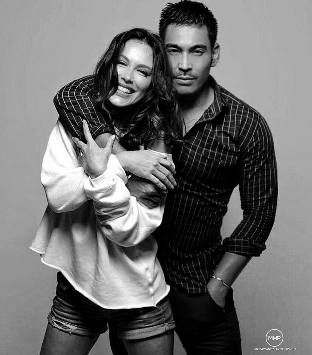 Bukan sepasang kekasih, gaya pemotretan 9 pasang seleb ini bak prewed