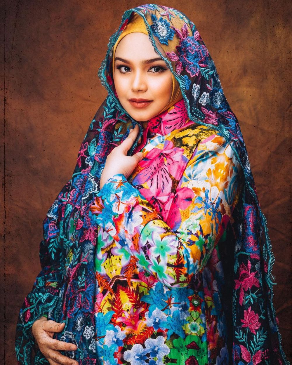 8 Potret baby bump Siti Nurhaliza hamil anak kedua, memesona