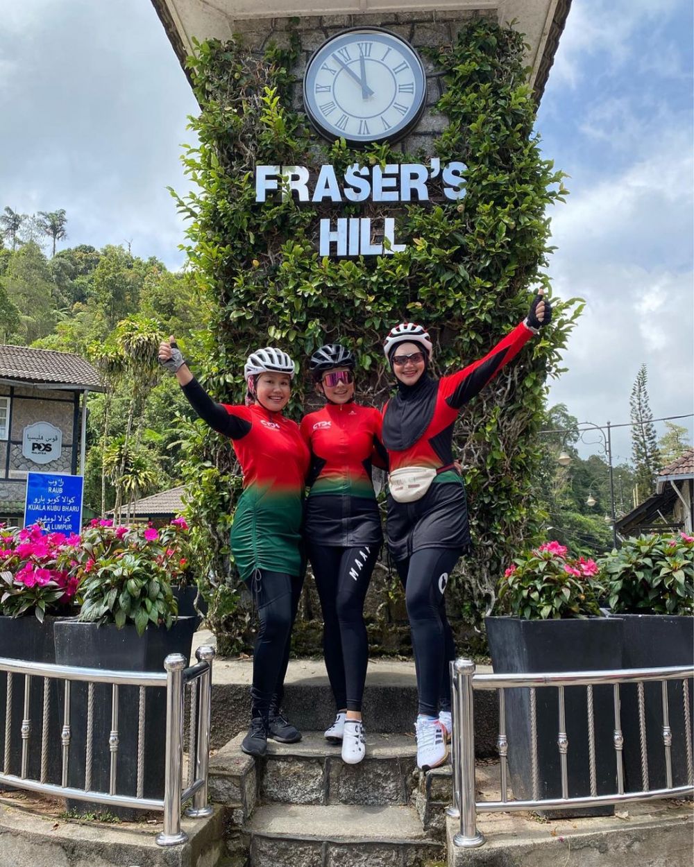 10 Pesona Siti Nurhaliza saat bersepeda, gayanya jadi sorotan