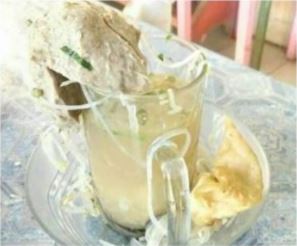 9 Cara makan bakso ini nyelenehnya bikin gagal paham