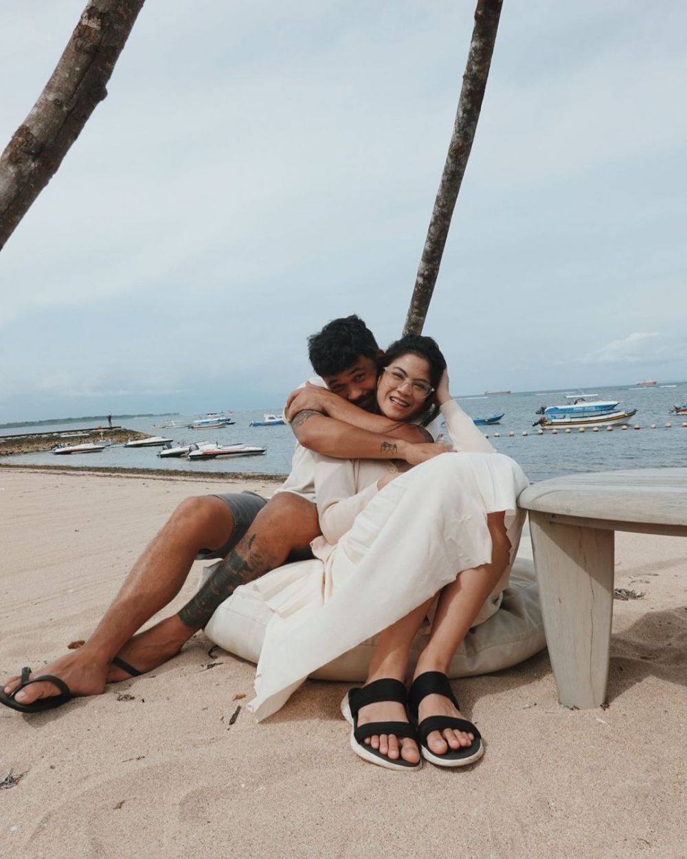 10 Potret mesra Hana Saraswati dan pacar baru, lengket bak prangko