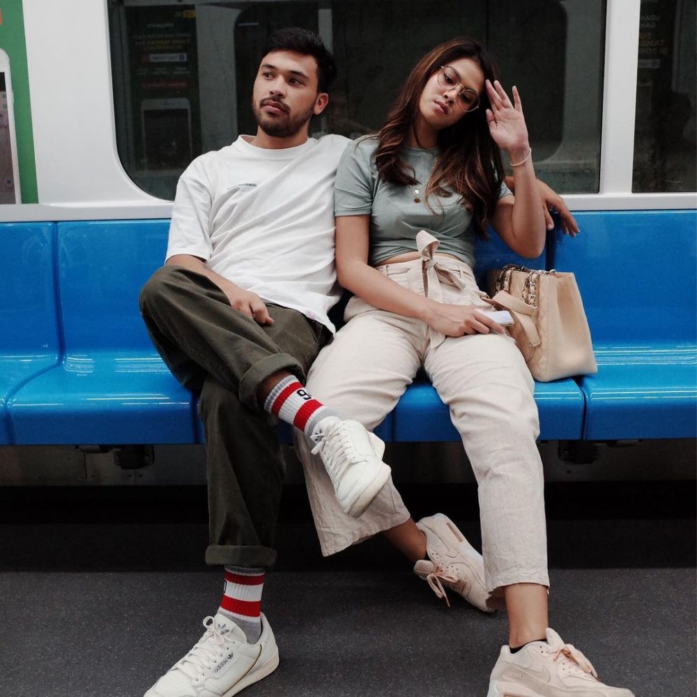 10 Potret mesra Hana Saraswati dan pacar baru, lengket bak prangko