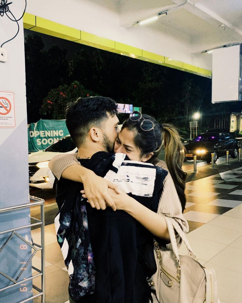 10 Potret mesra Hana Saraswati dan pacar baru, lengket bak prangko