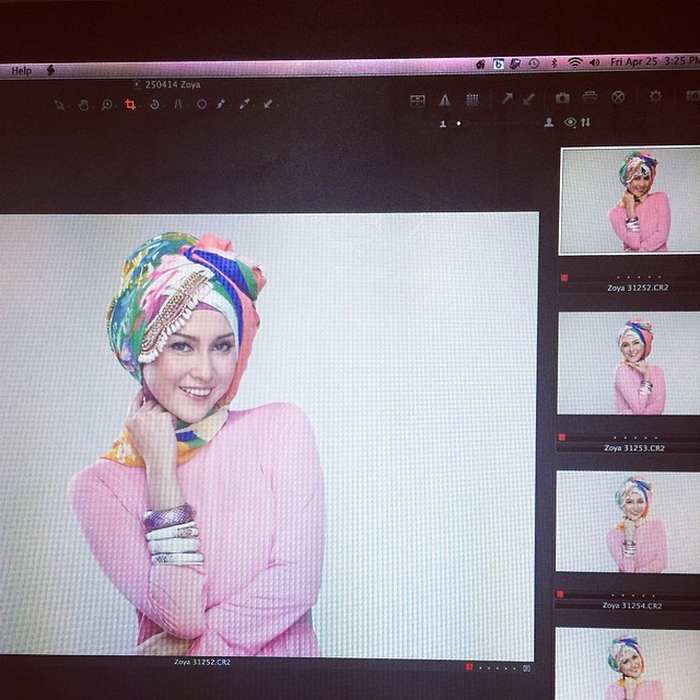 10 Potret Vicy Melanie saat pakai hijab, bikin pangling